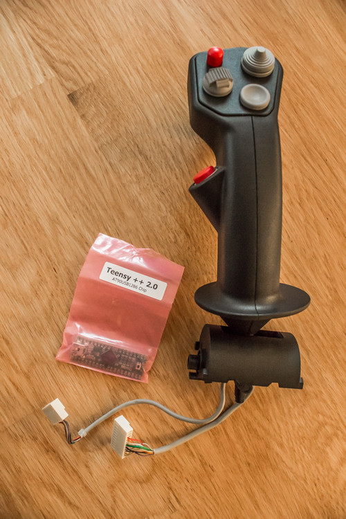 001-Joystick_20141110.thumb.jpg.be9c3e04f67a6108eb72b30399bfceb8.jpg
