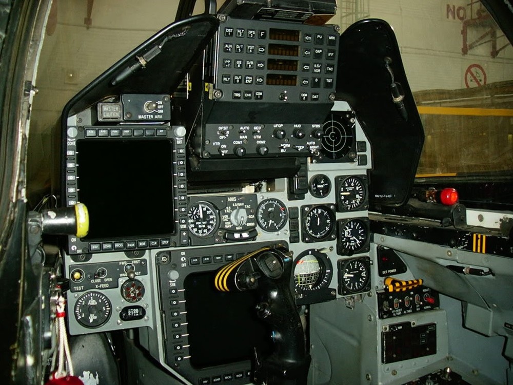 1086281197_CheetahCCockpit.thumb.jpg.8a37f4fea404a18d8fdea201688d8ab1.jpg
