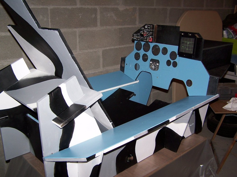 1207620906_Cockpit001.thumb.jpg.05ad64359b2a1dec82d6314f6598cff6.jpg