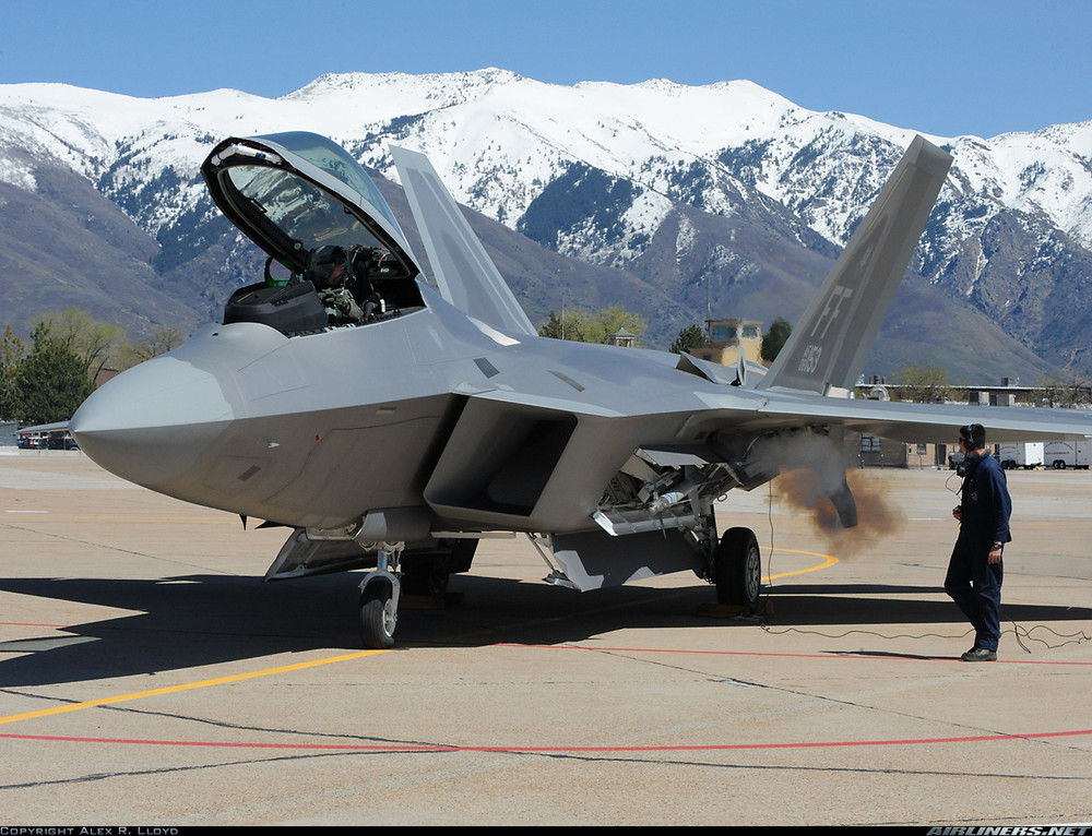 2036960743_F-22Raptor_3.thumb.jpg.0fe0173cbc4284a37e8f084859da74d0.jpg