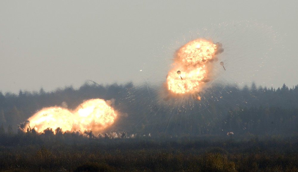 BELARUS--Bombs_explode_at_a.thumb.jpg.caffc82f713a6538601f591c844ebba4.jpg