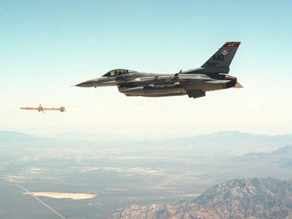 F-16(2).thumb.jpg.0b046fbb91d2376637663089c5ba63b1.jpg