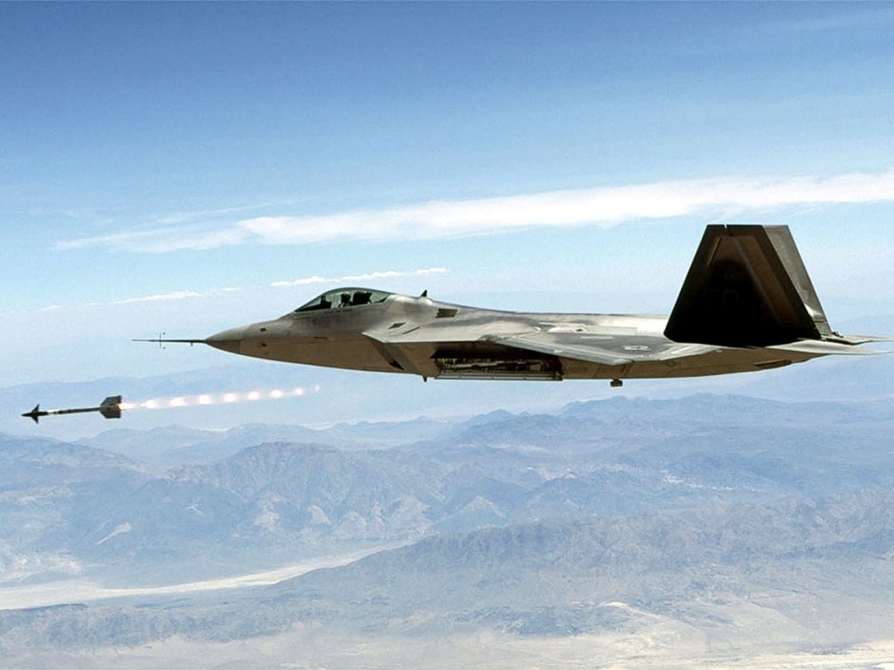 F-22(1).thumb.jpg.8cd65d6babbe156f952c391b43db8d35.jpg