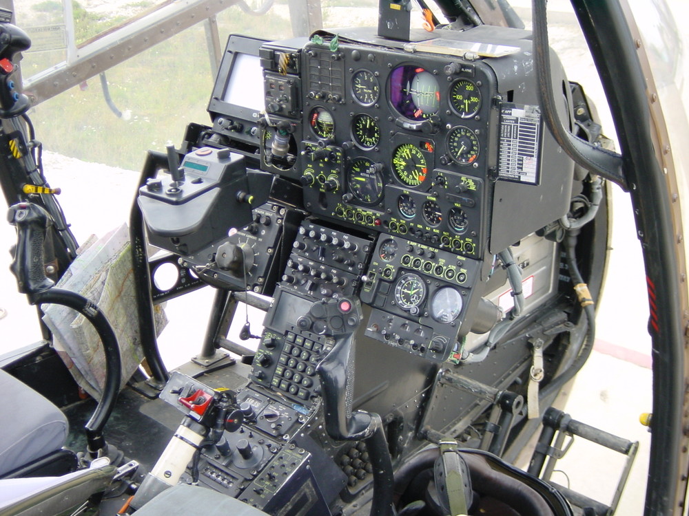 Gazellecockpit.thumb.JPG.0f310b57d15f845019cb5e6a6e52c101.JPG