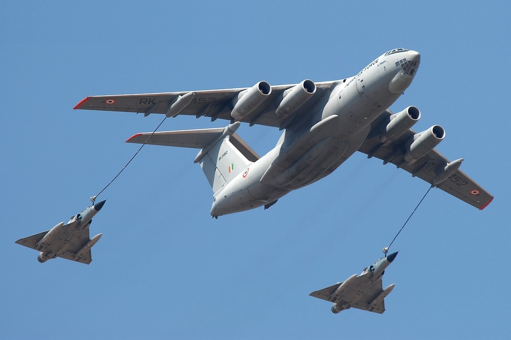 Ilyushin_Il-78MKI_(RK-3452).thumb.jpg.8a97e37f88a7566e8fe55a97d3145f62.jpg