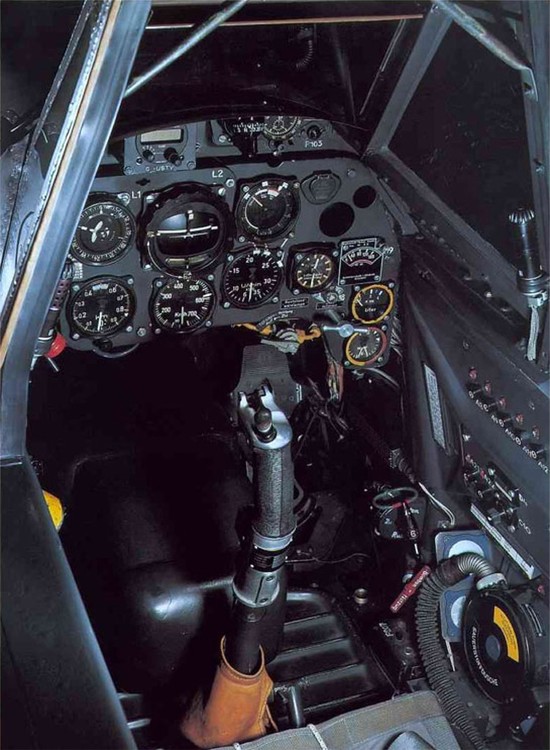 Messerschmitt_Bf_109_Cockpit_zpsc008f193.thumb.jpg.208dbd68343e2839ad8c20ea731ffff1.jpg