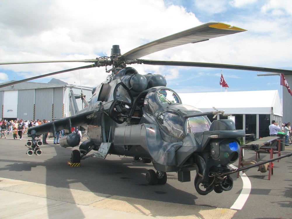 Mi-24_Super_Agile_Hind_on_ground_2006.thumb.jpg.7fc860d9f1ae746b0d843b66acf4a57f.jpg