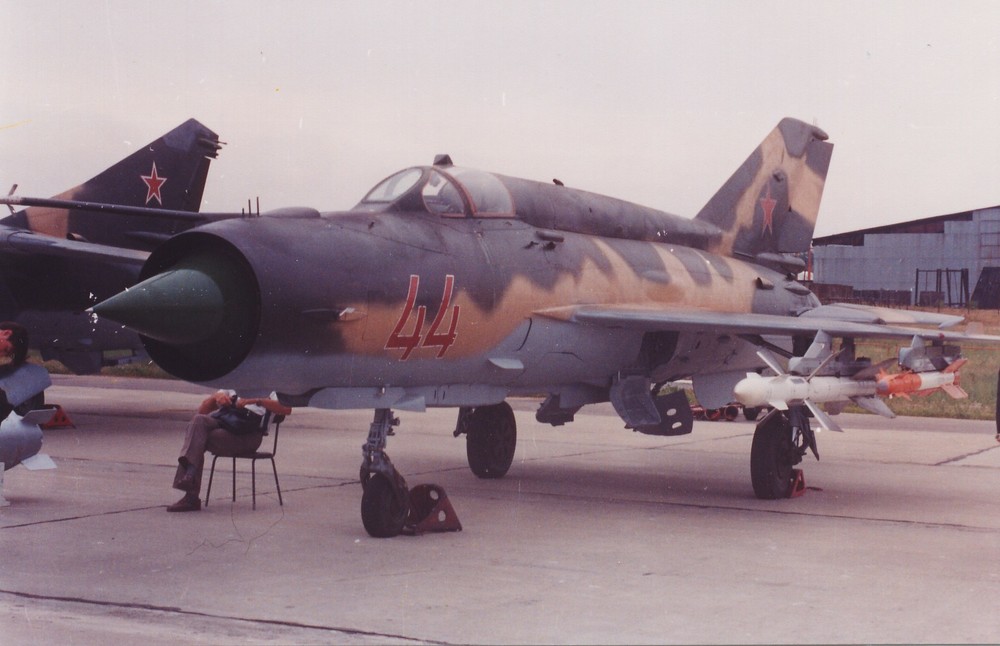 MiG-21S.thumb.JPG.fc7e78922f9e6ffb00cdd548a96afef6.JPG