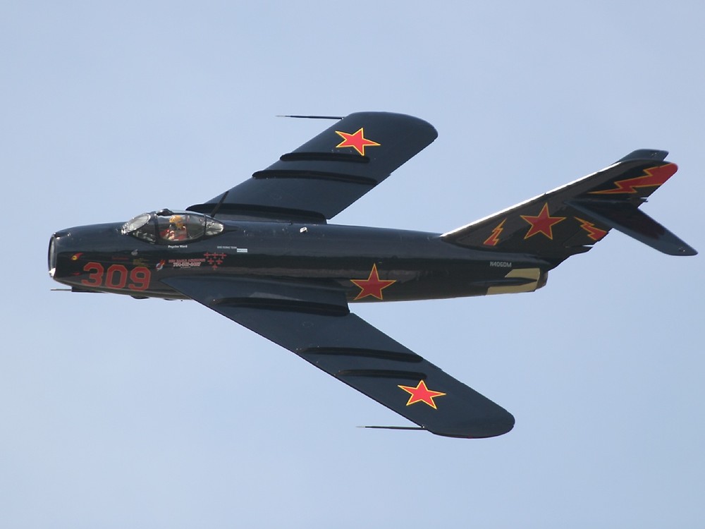 Mig17Banking06.thumb.jpg.35e913bcca30d0f00b552010feef19c8.jpg