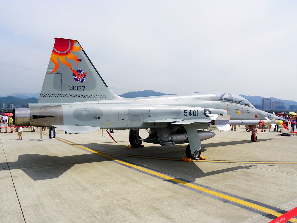 ROCAF_F-5F_Quarter_View_in_Songshan_Air_Force_Base_20110813.thumb.jpg.e76e0e4b15e0dc2fb6b31aa2c896c599.jpg