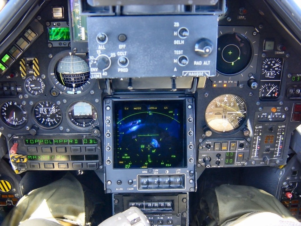 cockpit.thumb.jpg.fdd64c0be9d2254dac5d06f66a555983.jpg