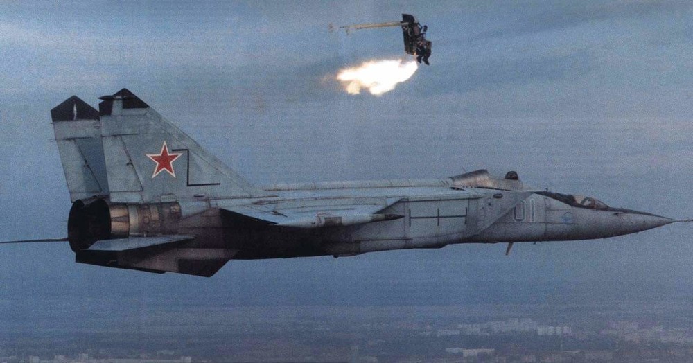 mig25kr.thumb.jpg.30685df5902f7ec48c812e7fd5a641f5.jpg