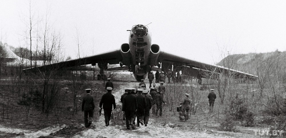samolet_tu-16_v_zyabrovke.thumb.jpg.997d7782330c693f44b8225c4275f7c1.jpg