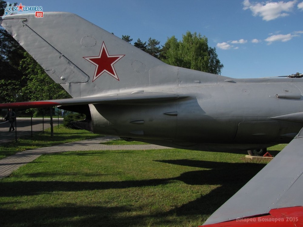 0099_MiG-19P.thumb.JPG.4bf0c707aab503af83220f5a6401573e.JPG