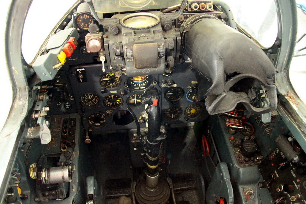 24.-MiG-19-2.thumb.jpg.240c9a7a28be9cc908edb27f77af905a.jpg