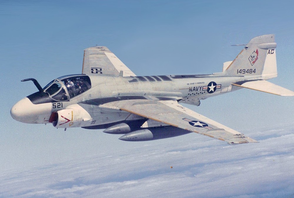 632893622_1280px-Grumman_KA-6D_Intruder_of_VA-34_in_flight_in_1988.thumb.jpg.b0cd53d963510312dbeb36a544c21fea.jpg