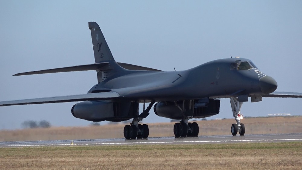 B-1B_2.thumb.jpg.a4a1191e3fb4fad7ce33035505c3b0ba.jpg