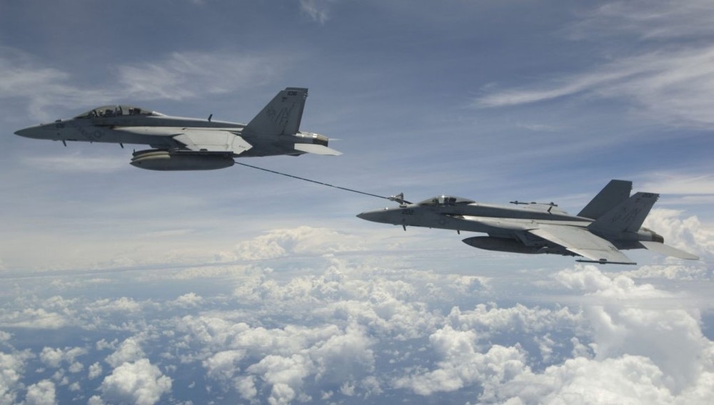 F-18F_refueling_F-18E-e1505286062650.thumb.jpg.f1a20ee7ffb7b34495a5e046cf0b73cd.jpg