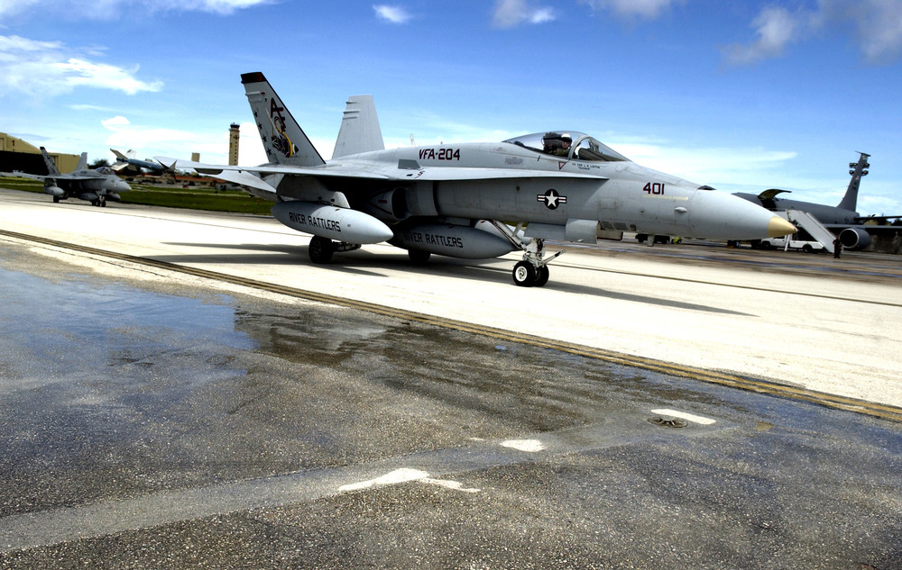 FA-18A_VFA-204_Guam_6Aug2007.thumb.JPG.8a0720d1dd003f61c208613f12bda803.JPG