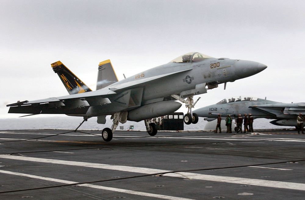 FA-18E-ldg.jpg