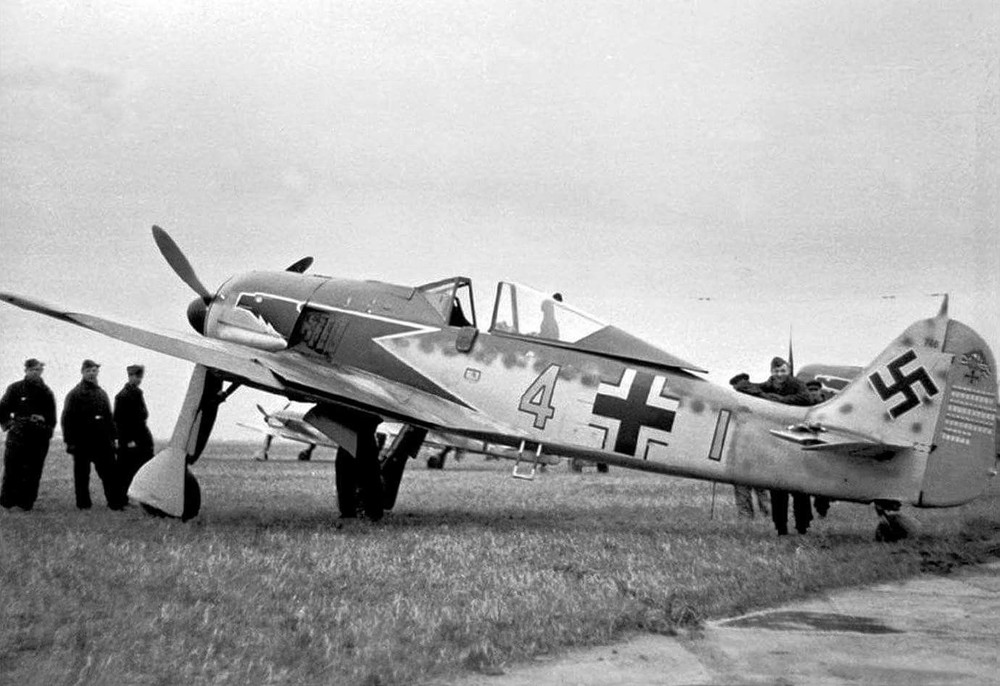 FW-190.thumb.jpg.521cee226a8f85ec74b85a88525005f7.jpg