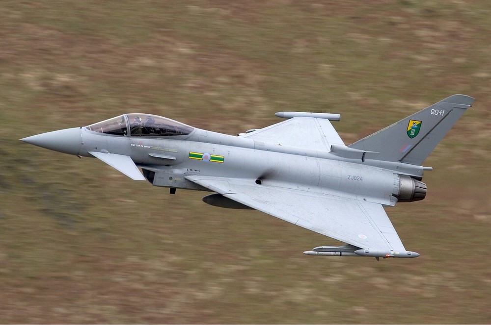 RAF_Eurofighter_EF-2000_Typhoon_F2_Lofting-1.thumb.jpg.064dc611311eac41ffc1154281eb9571.jpg