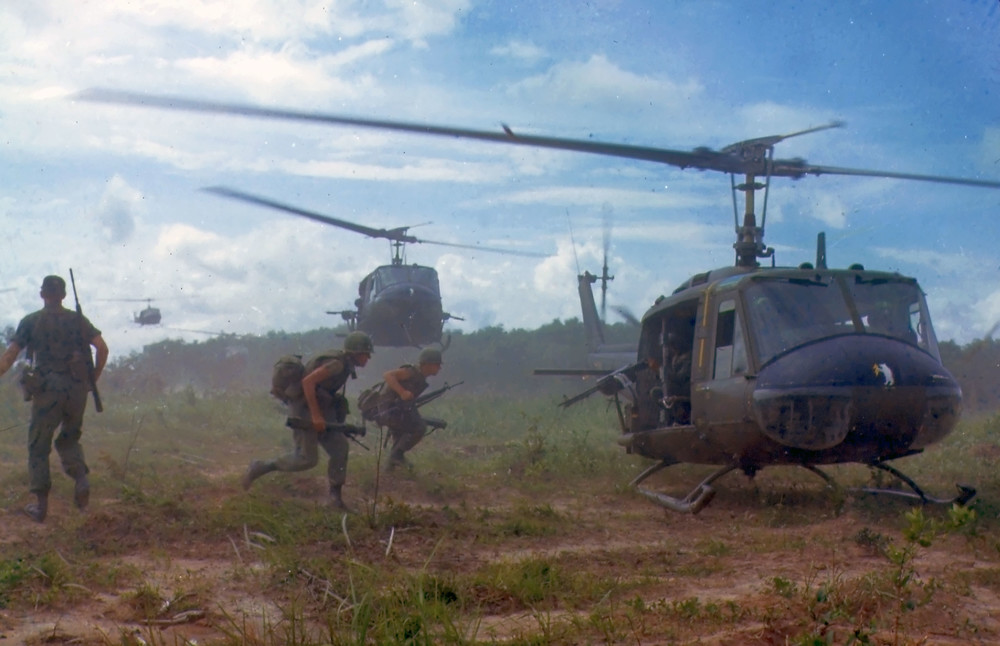 UH-1D_helicopters_in_Vietnam_1966.thumb.jpg.c9861a8226e0ae1158fa8d88aab78652.jpg