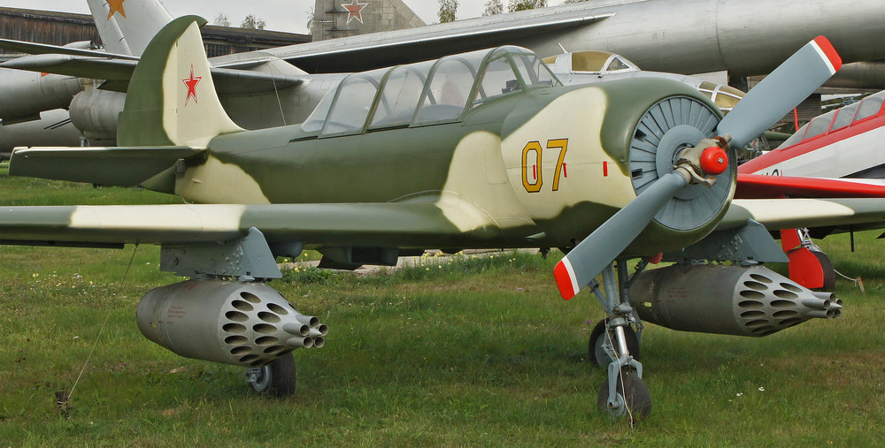 Yak-52BM.thumb.jpg.32607107c9ccf3c23aa453ac6a523dde.jpg