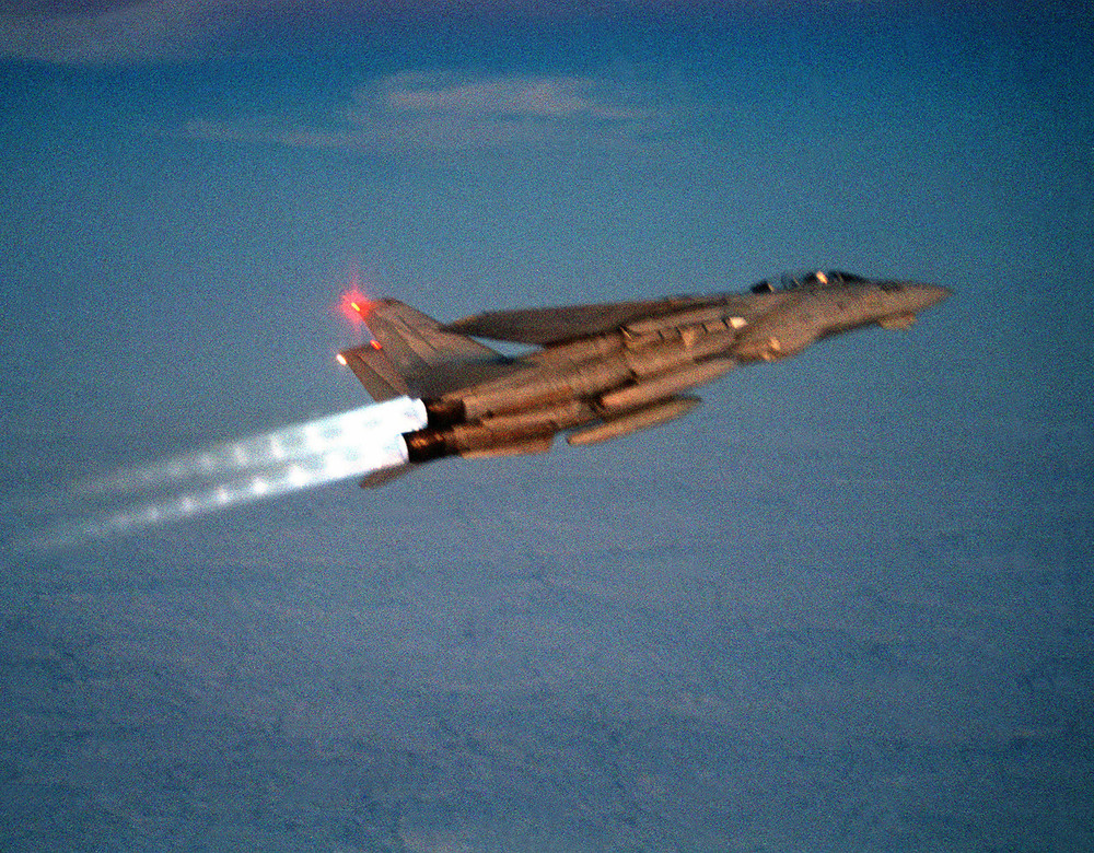 a-fighter-squadron-2-vf-2-f-14a-tomcat-aircraft-its-engines-on-maximum-afterburner-2b6900-1600.thumb.jpg.dfa99afdeb4426f31329afc19f9cbed1.jpg