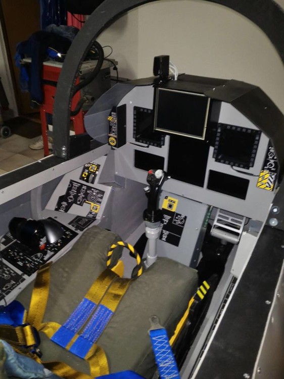 cockpit.thumb.jpg.85a78e5ec2a91b0c92a9099c0b2e69bd.jpg