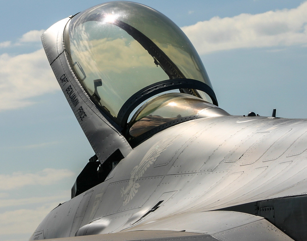 f-16c.thumb.jpg.2dbffb55018faf37c84a8baa744bd28a.jpg
