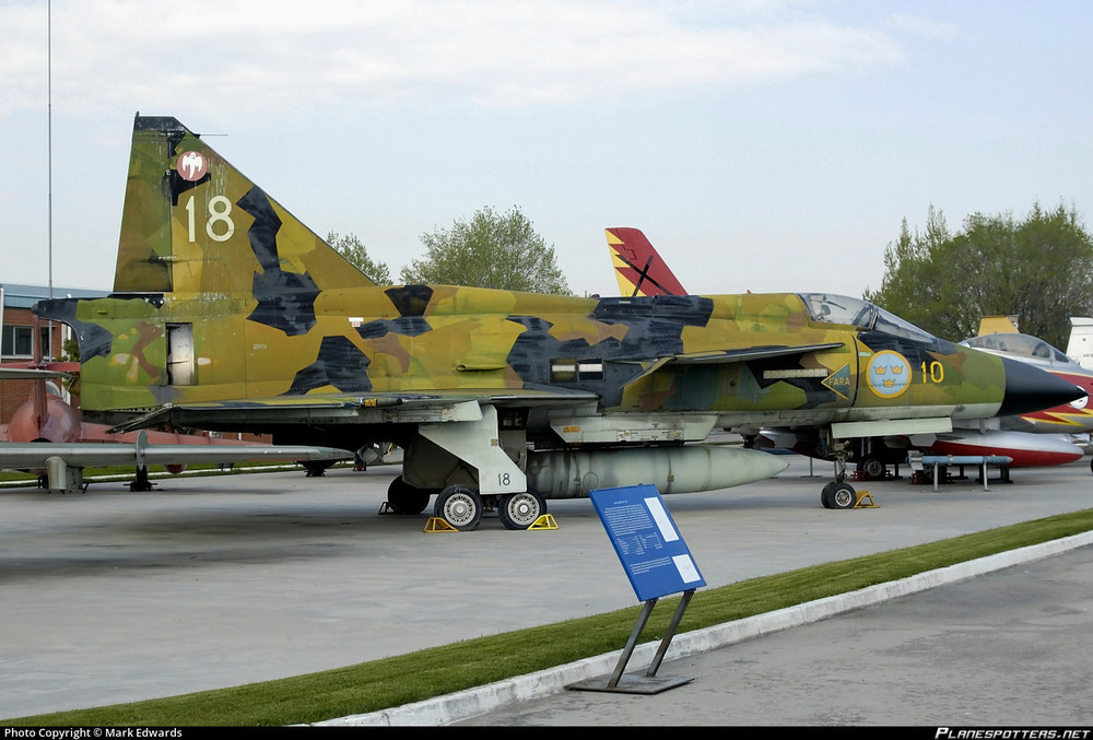 fv37074-svenska-flygvapnet-saab-aj-37-viggen_PlanespottersNet_089505_9bd6cf4189_o.thumb.jpg.08289067062f3ea25c7ae462784c7e74.jpg