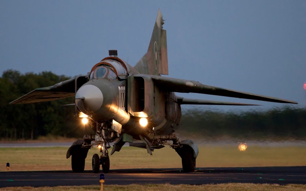 mig23_1.thumb.jpg.167b23d35421b07d2feab1ad6430b38f.jpg
