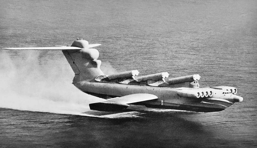 lun-md-160-ekranoplan-at-speed.jpg