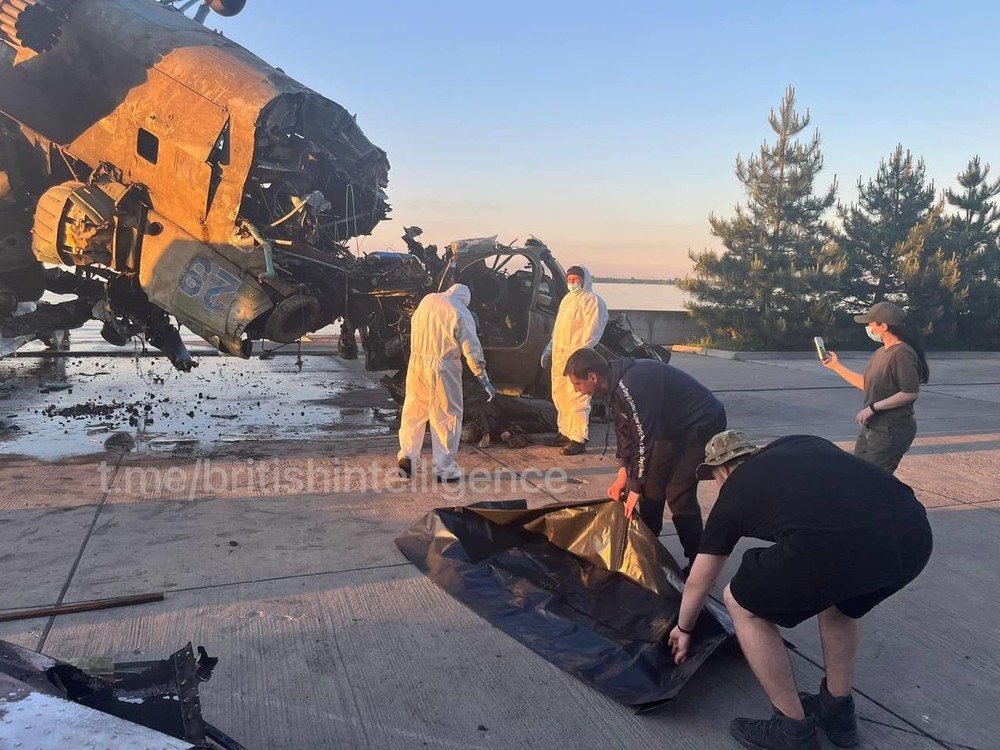 2022-06-04 Из Днепра достали очередной Ми-35М из состава 487-го отдельного вертолётного полка из Будённовска 2.jpg