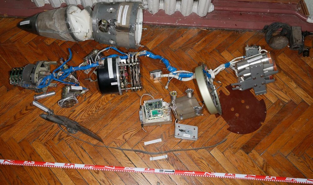 2022-08-01 Головная часть от изделия 9М544 (корректируемый реактивный снаряд от Торнадо-С).jpg