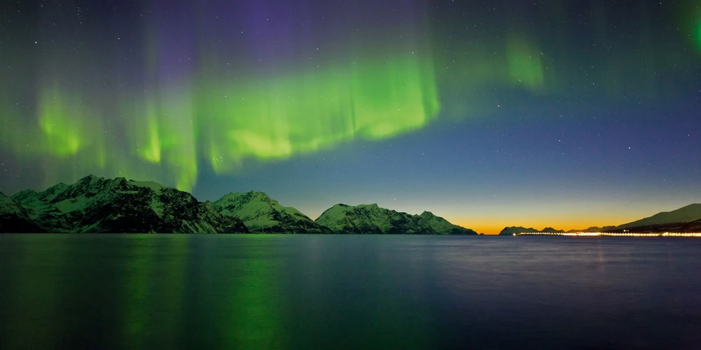 2500x1250_hurtigruten_nordlysbilde_ctjan-r-olsen.webp