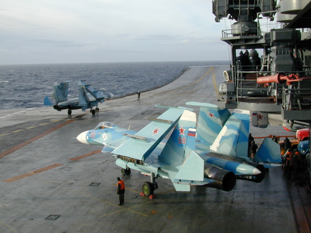 Су-33 БС 215.jpg