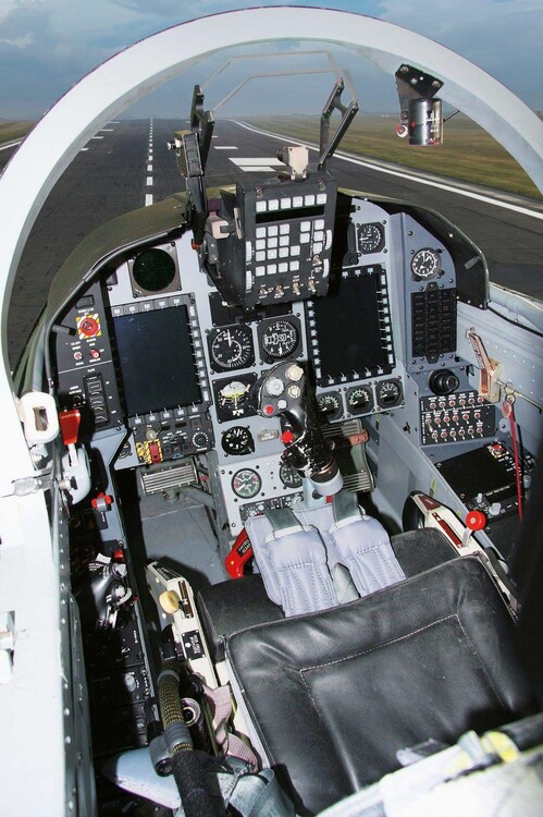 news_324_alca_cockpit.jpg
