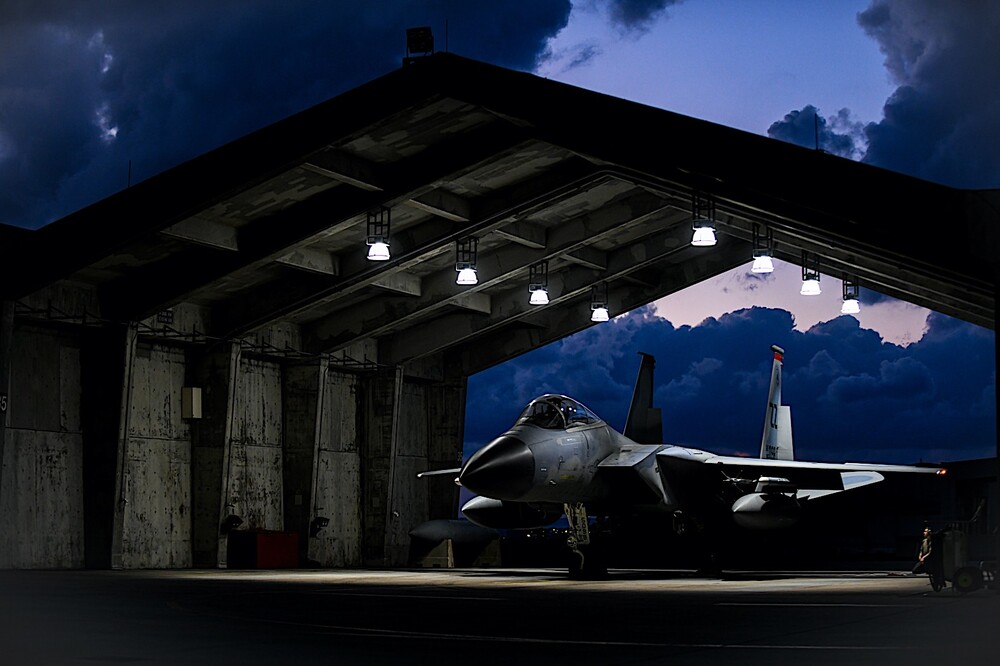 this-is-where-f-15-eagles-go-to-rest-when-not-out-hunting-japanese-style-175296_1.jpg