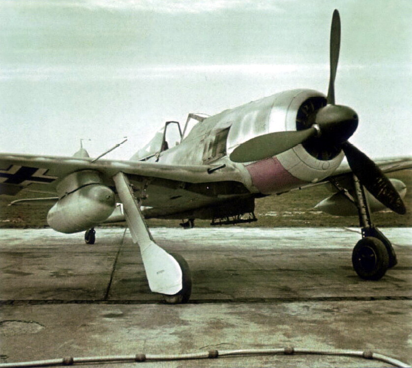 9 focke wulf fw 190 a 5 u 8 bomb rack additional fuel tank1.jpg