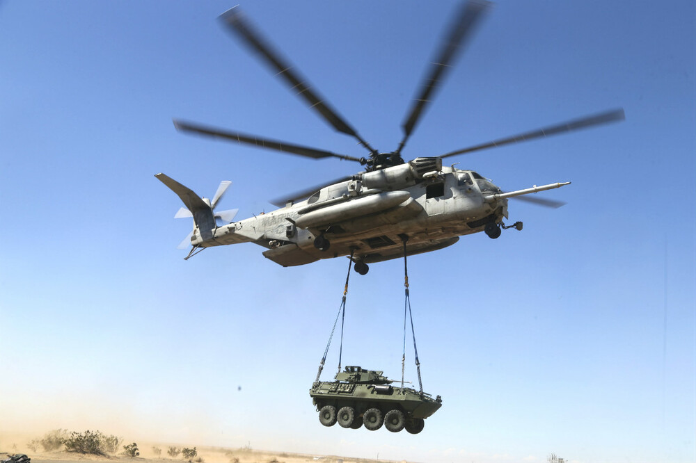 CH53-Sea-Stallion-Lifts-tank.jpg