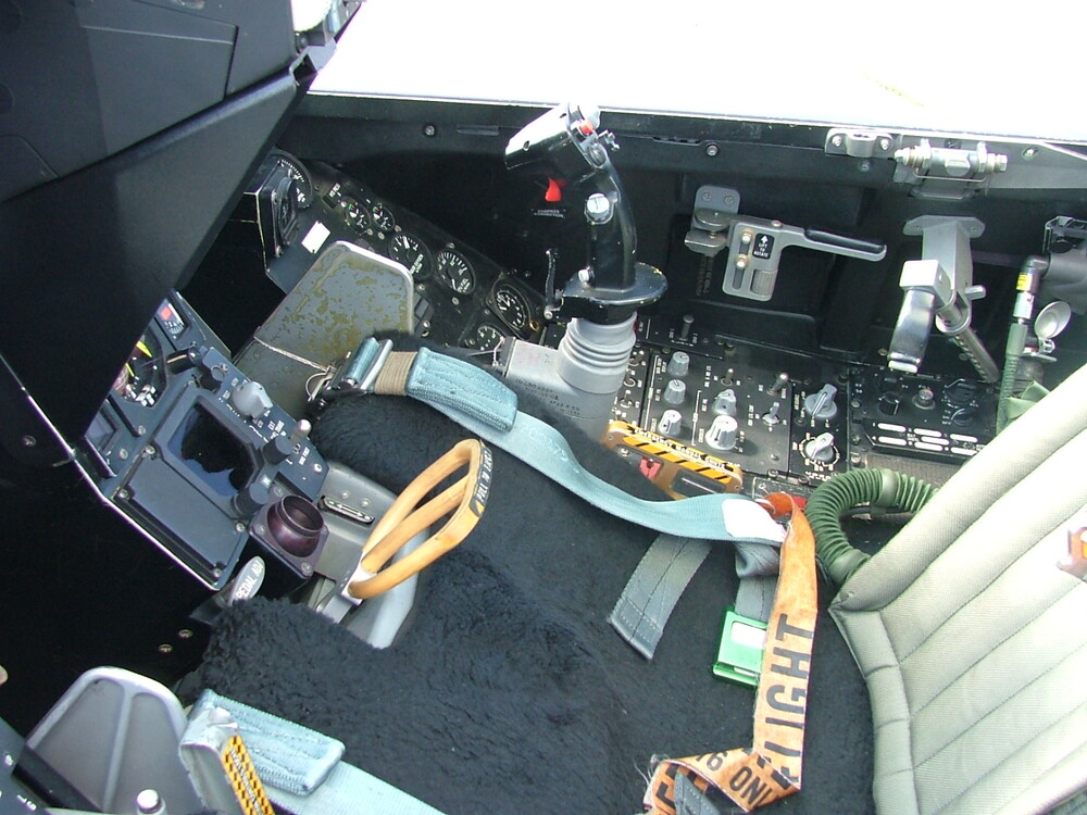 F-16-Cockpit.jpg