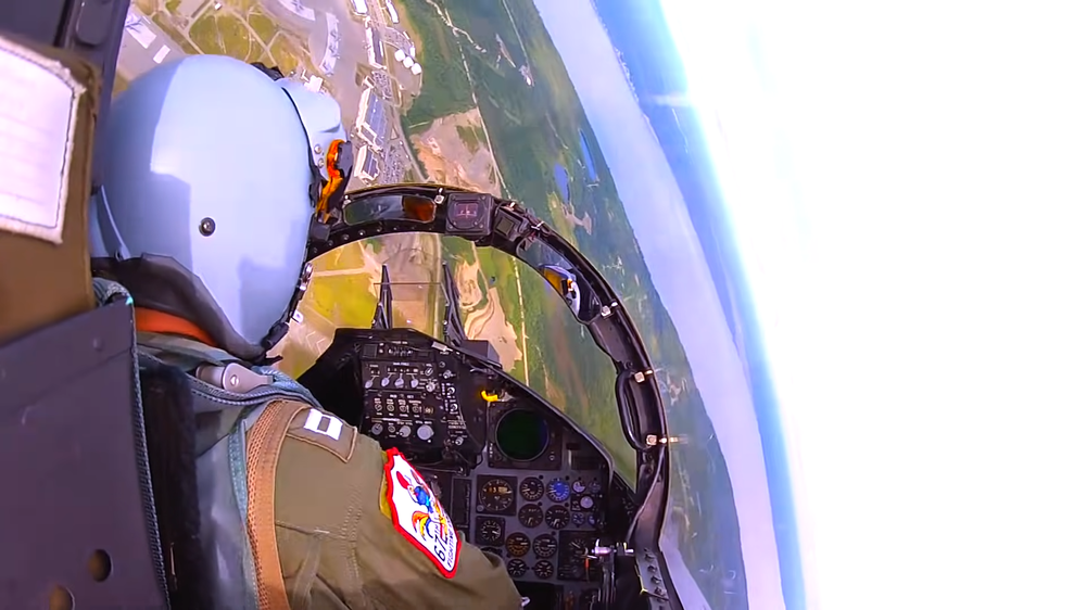 Eagle on the break Elmendorf.png