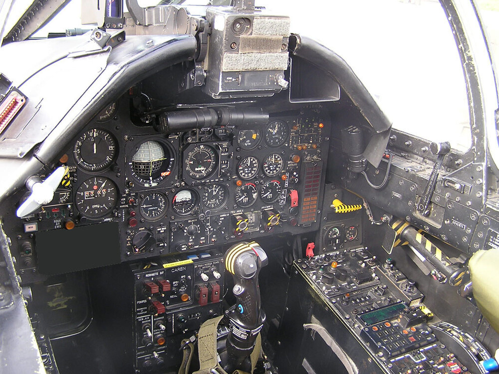 cockpit Jag A.jpg