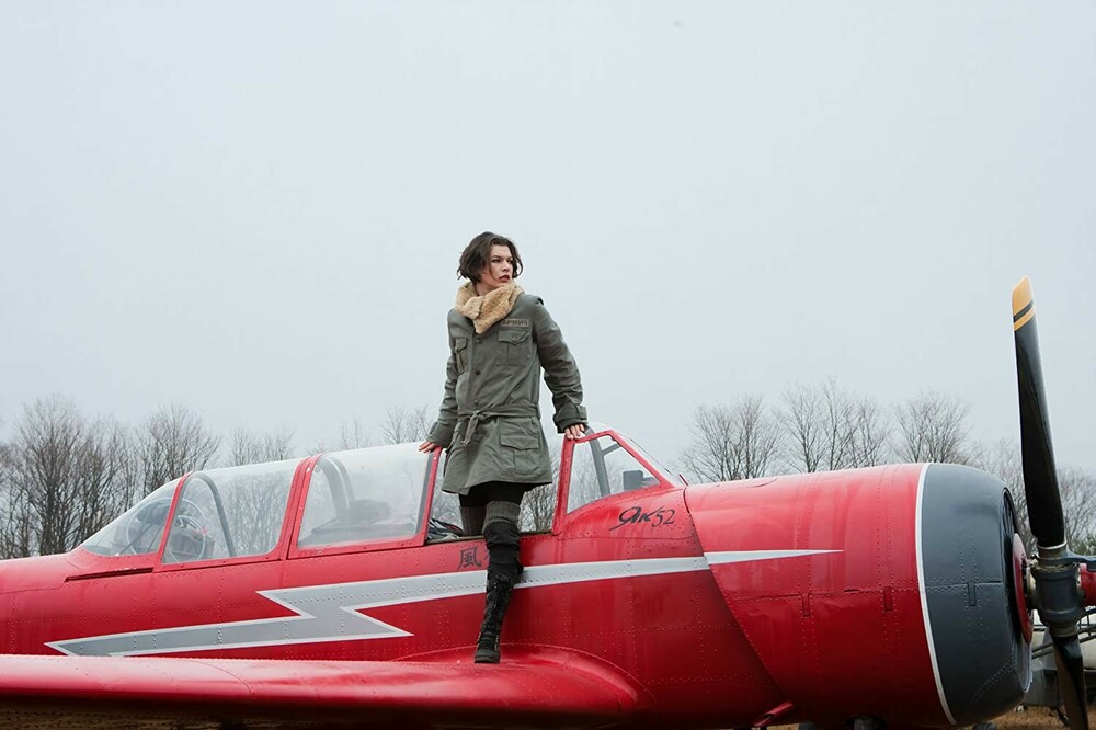 151117_58735644_MILLA JOVOVICH 1 .jpg