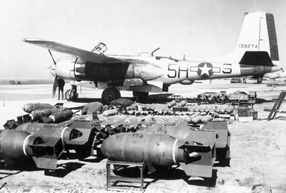 ICM 148 Douglas A-26B-15 Invader (48285).jpg