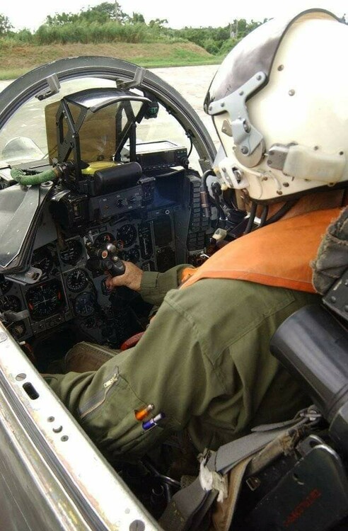 Cuban MiG-29B pilot in cockpit.jpg