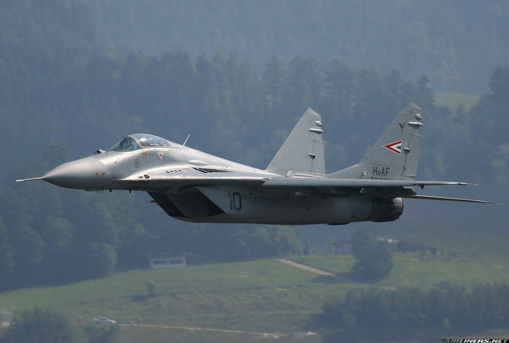 Mikoyan-Gurevich MiG-29_vol.5 (01).jpg