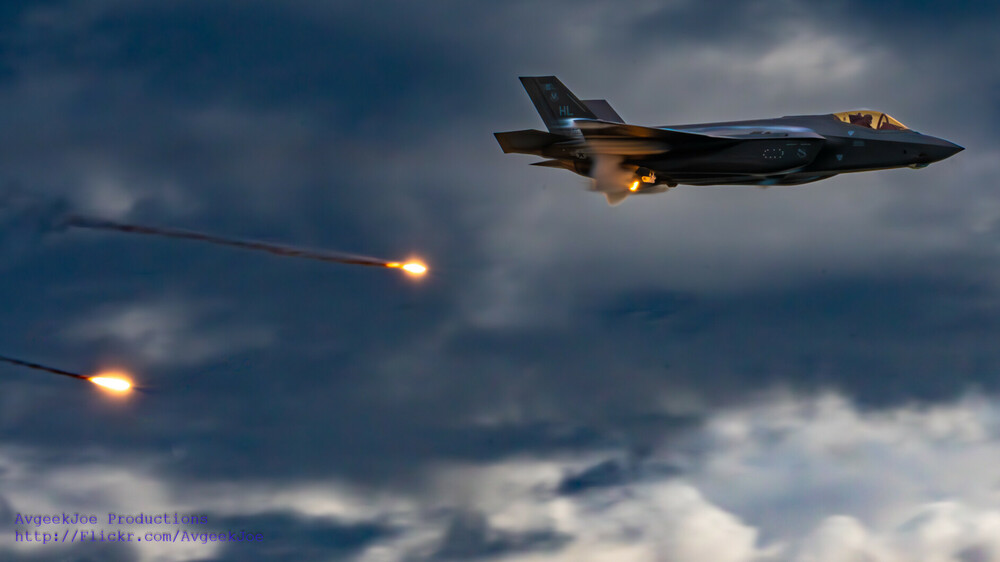 2MP_of_MAJOR BEO DROPPING THE FLARES AGAINST A DARK SKY_20230930-1605-DSC_0465-Enhanced-NR.jpg